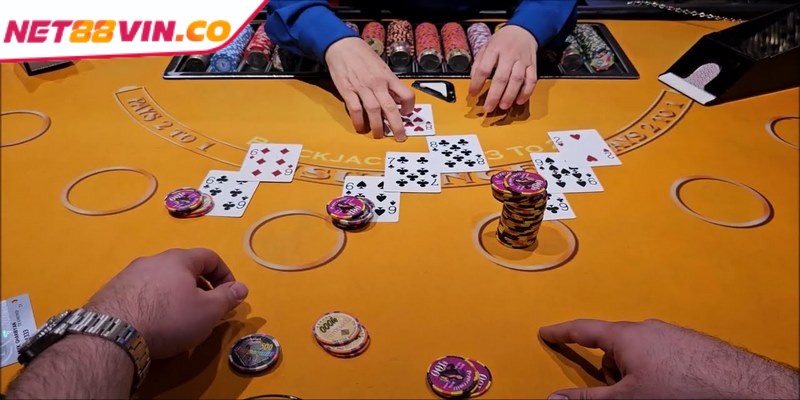 Yếu tố khiến game trở nên hấp dẫn, kịch tính là luật đền bài phỏm